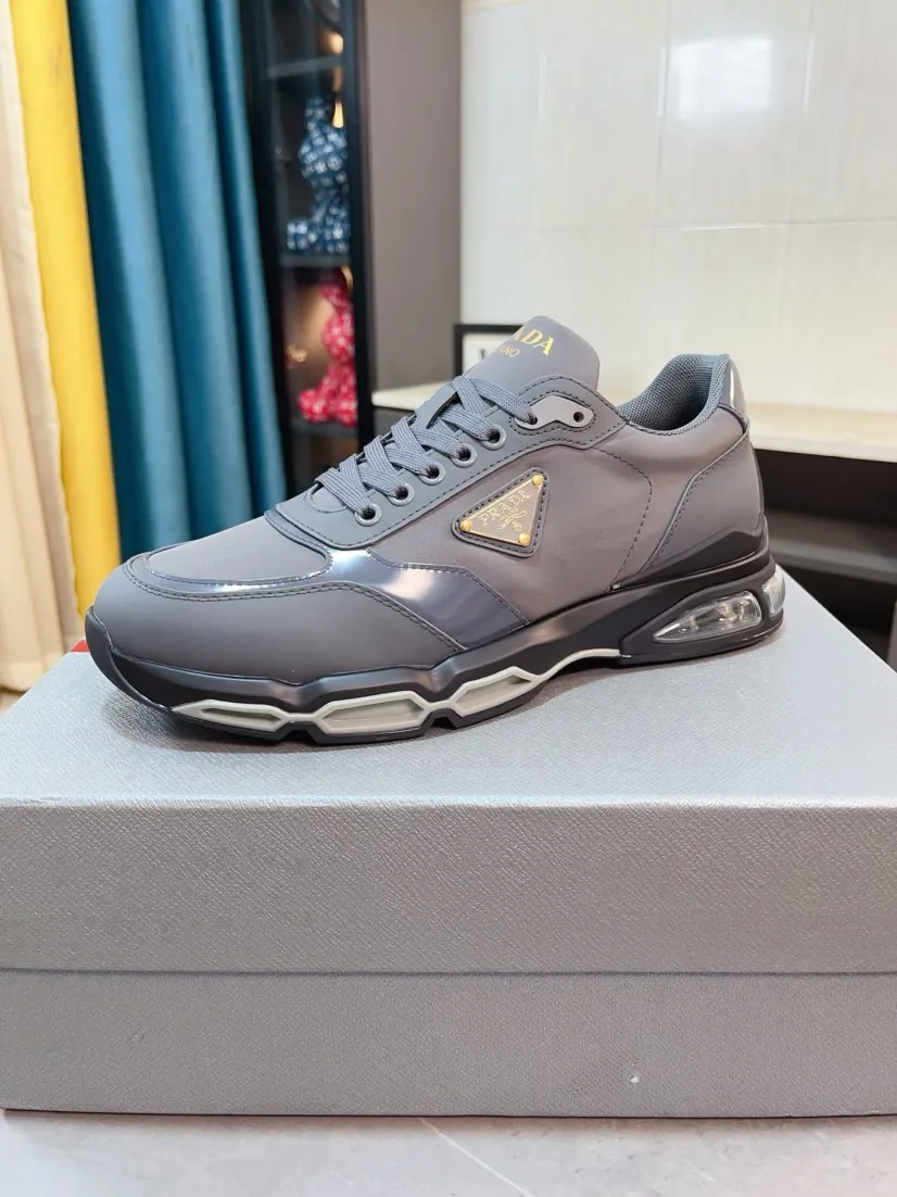 Men's shoes 💰660🌹🌹High-quality new Prada counters are launched simultaneously. The new men's shoes and 😘fabrics are selected from imported mesh and glue-spraying technology. Imported cowhide lining. 👍🏿High-end☄️Open-molded non-slip rubber outsole, exquisite lines, simple and elegant, comfortable and high-end for leisure travel. Code number: 38 to 44